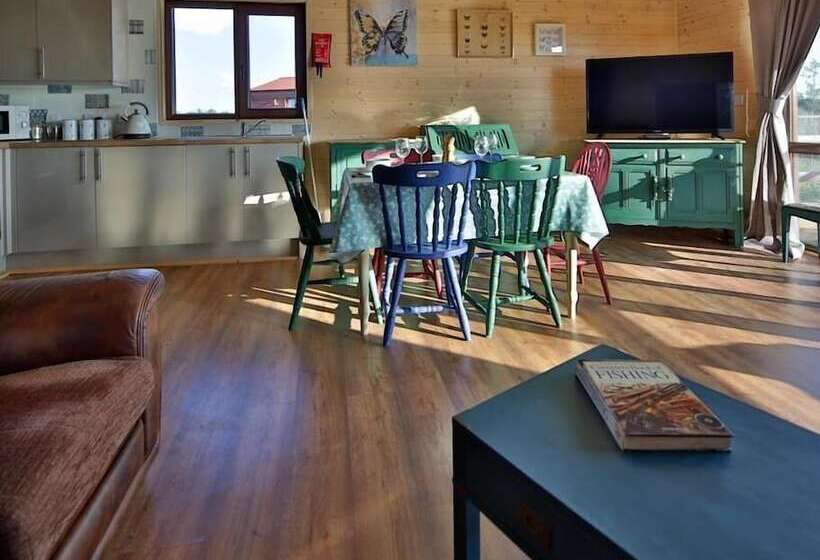 Апартаменты Комфорт 1 Спальня, Lakeside Fishing Lodges