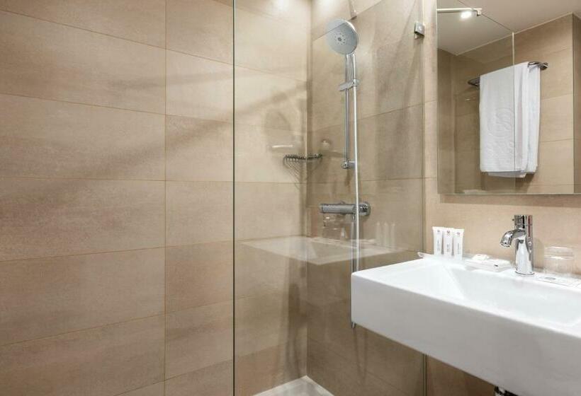 Quarto Estandar, Exe Saldanha