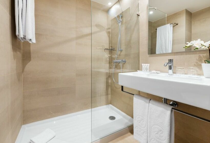 Quarto Estandar, Exe Saldanha