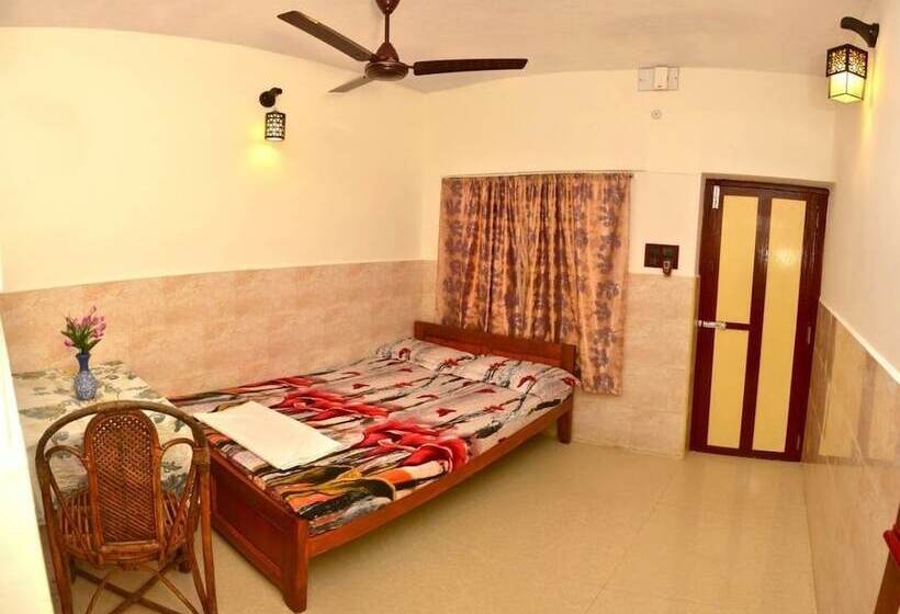 Deluxe Room, Rajalakshmi Guest House