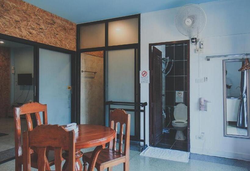 اتاق لوکس خانوادگی, Chill Vibe Hostel