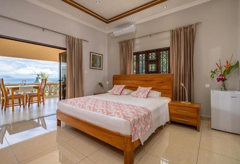 اتاق لوکس با بالکن و چشم‌انداز دریا, Calm Sorento