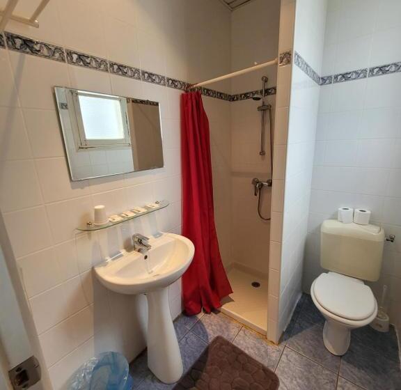 Четырехместный Номер Стандарт, Hôtel Marquette