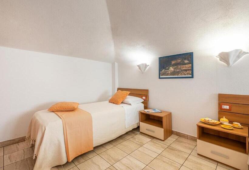 اتاق استاندارد سه نفره, Bed And Breakfast Dorgali