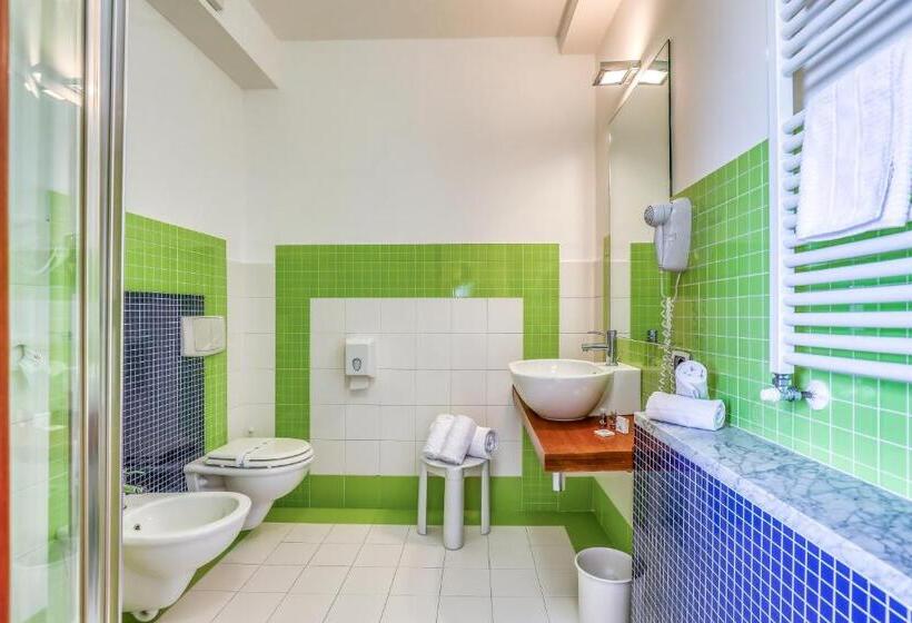 اتاق اکونومی, Penthouse