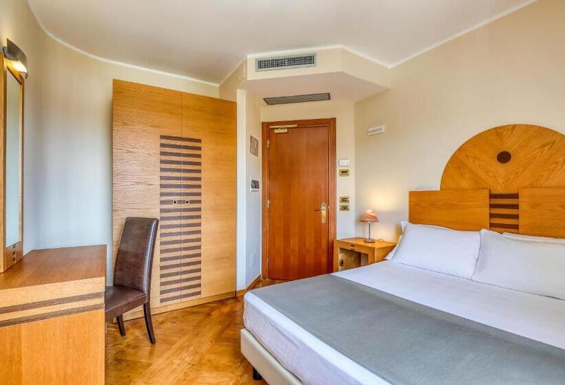 اتاق اکونومی, Penthouse
