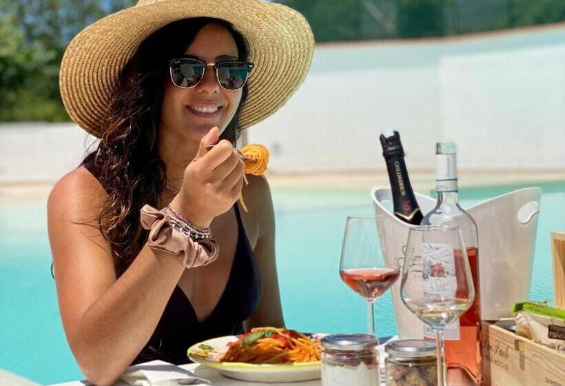 Полулюкс Повышенной Комфортности, Vesuvio Inn Bed & Wine Experience