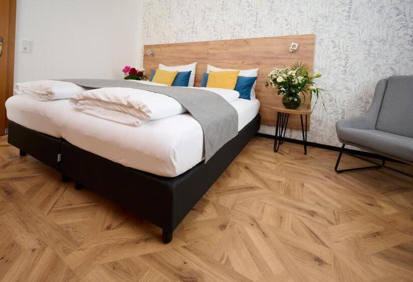 Номер Стандарт Вид на Сад, Laudach Inn