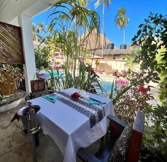 استودیو استاندارد با چشم‌انداز استخر, Gadea Boutique Hotel& Gadea Garden Italian Restaurant