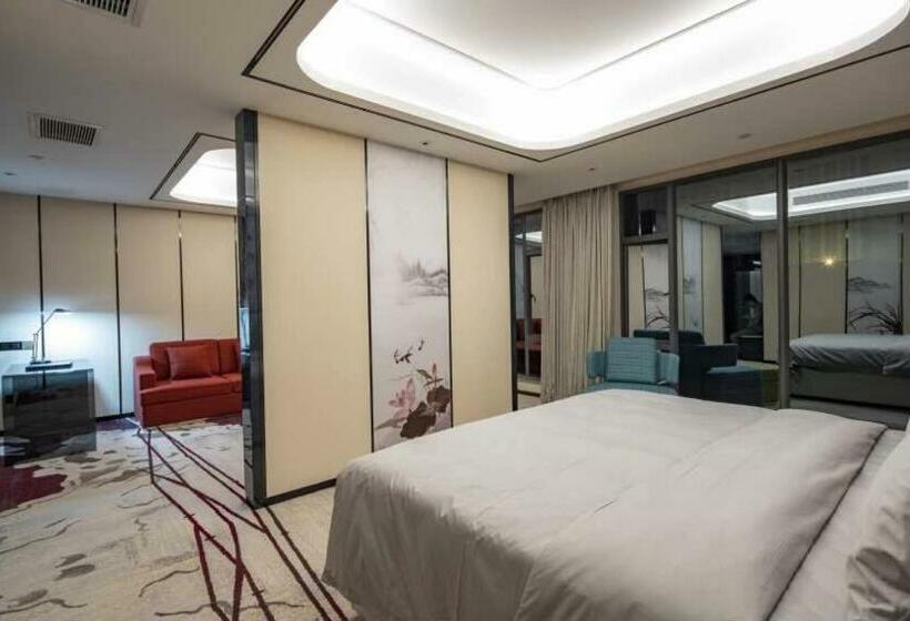 Люкс Повышенной Комфортности, Ramada By Wyndham Mengzi Suites
