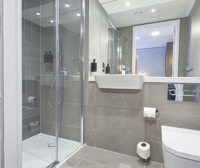 Студия Стандарт, Roomzzz York City