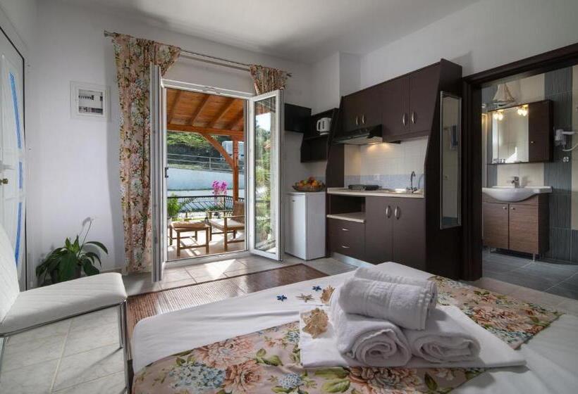 Студио Стандарт с Террасой, Caretta Village