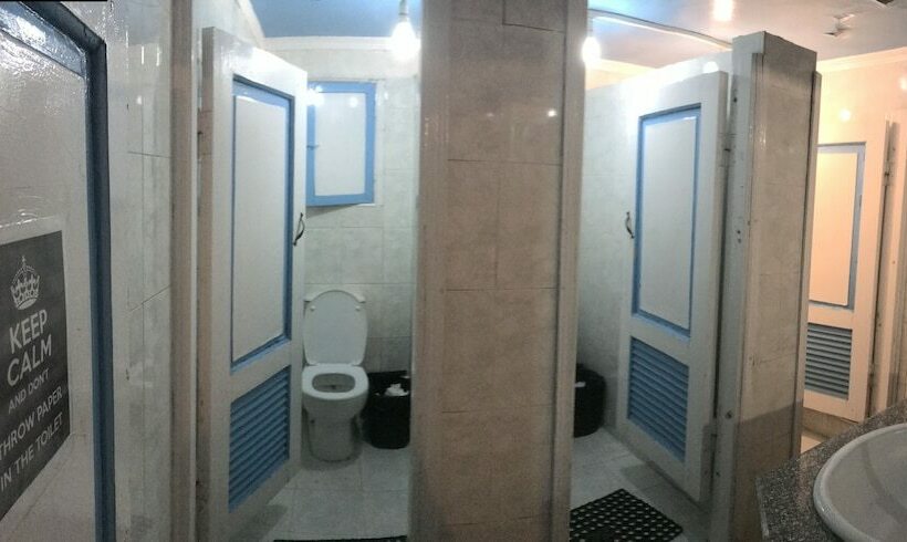 اتاق استاندارد سه تخته با سرویس بهداشتی مشترک, Dahab Hostel