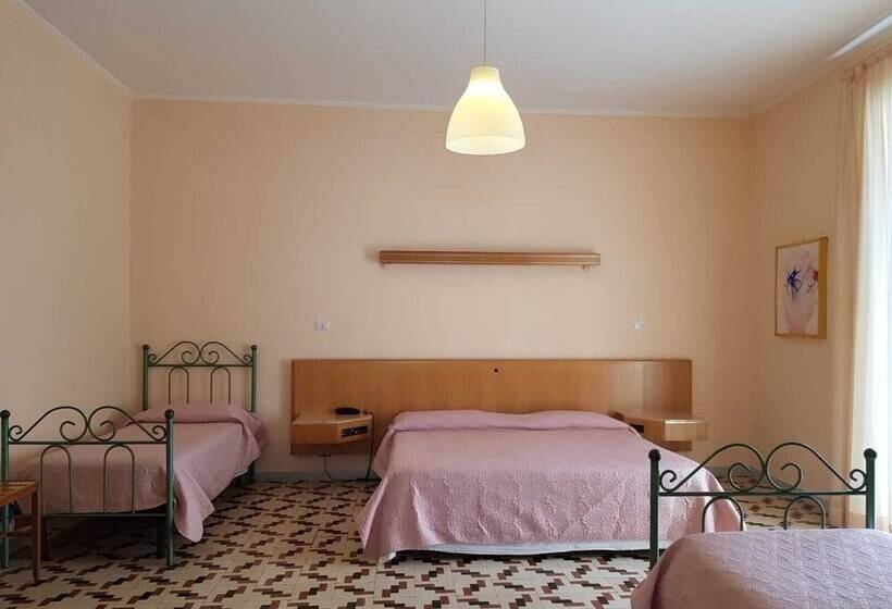 Четырехместный Номер Стандарт, Albergo Santa Teresa