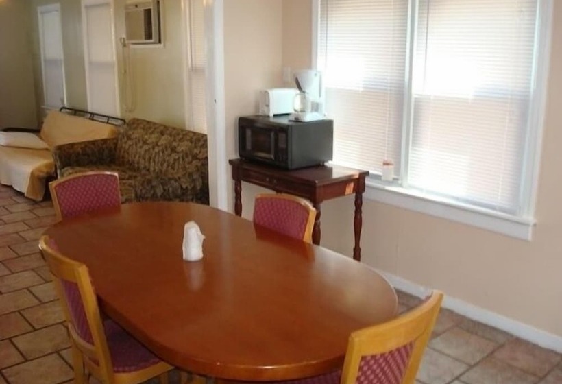 Апартаменты 2 Спальни, Four Winds Motel