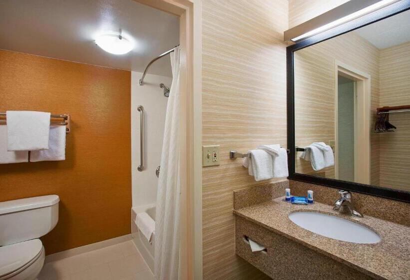 Junior Suite met Kingsize Bed, Fairfield Inn & Suites Chicago Midway Airport