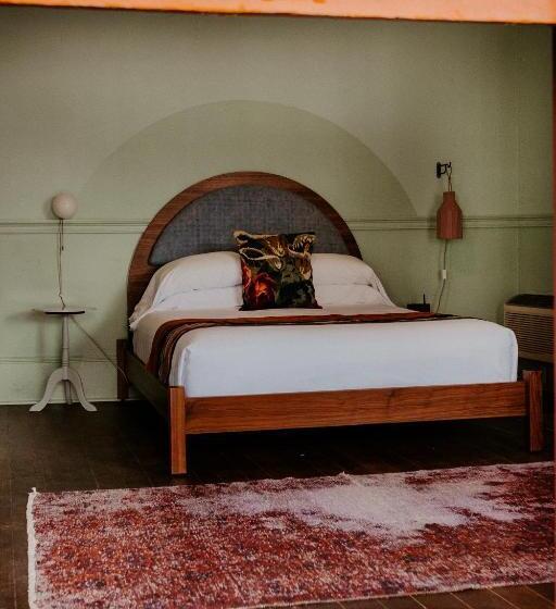 Standard Room with Balcony, The Frenchmen New Orleans By Kasa