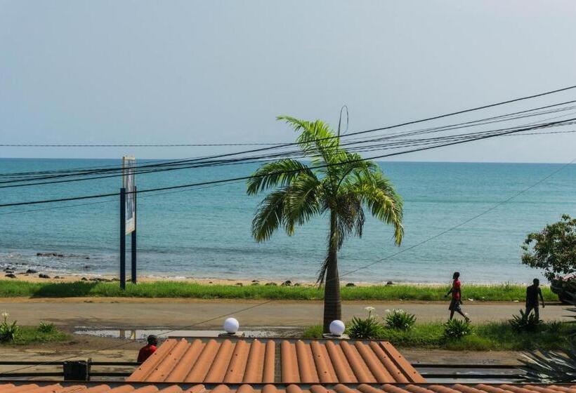اتاق استاندارد با بالکن و چشم‌انداز دریا, Emoyeni Gardens