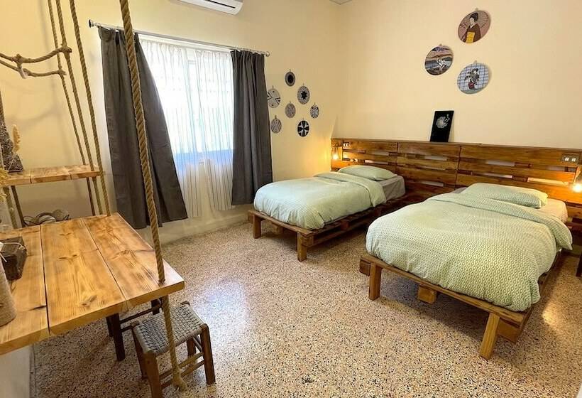 اتاق استاندارد, Carob Hostel
