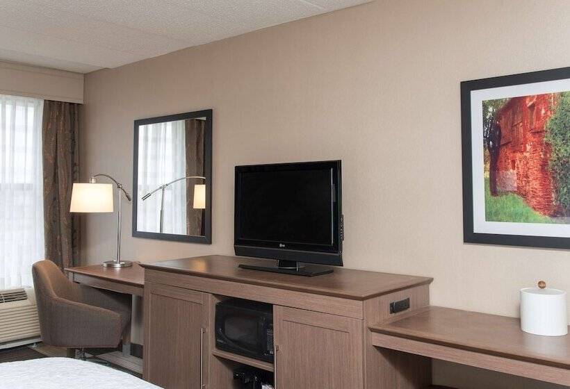 חדר סטנדרט עם מיטת קינג, Hampton Inn Columbus/taylorsville/edinburgh