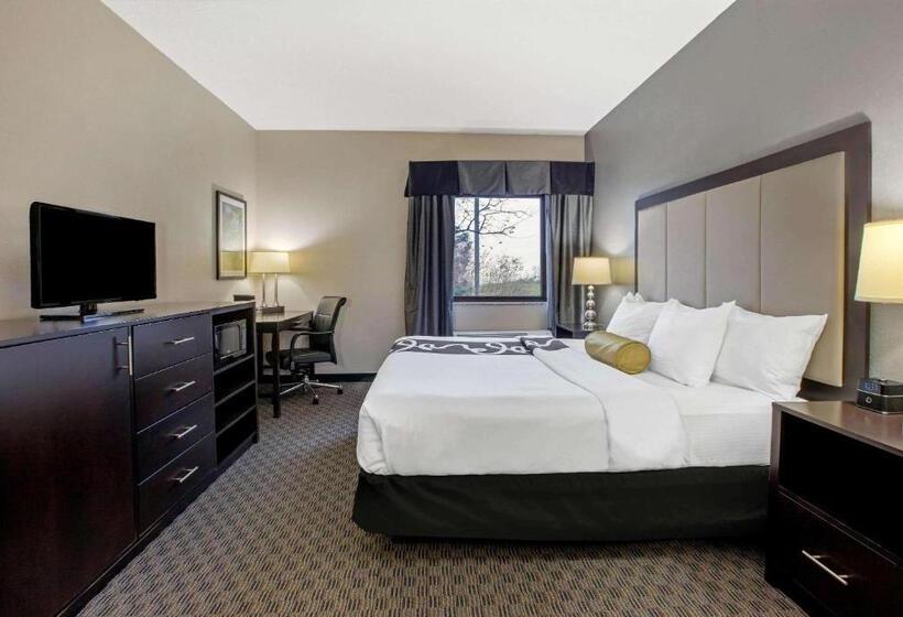 스위트 킹사이즈 침대, La Quinta Inn & Suites By Wyndham Detroit Metro Airport