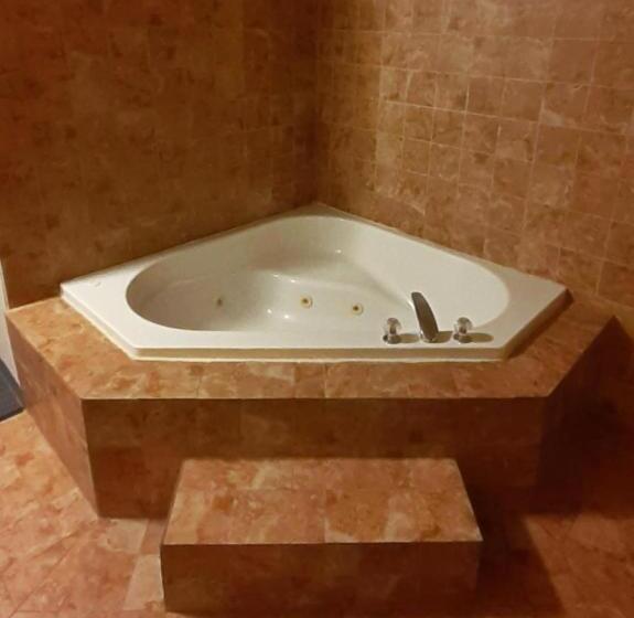 Люкс Кровать Кинг, Red Lion Inn & Suites Port Orchard