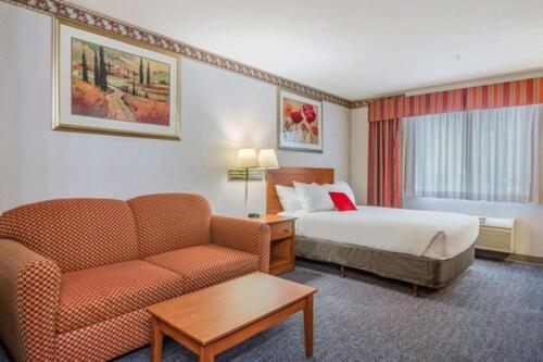 Номер Economy, Red Lion Inn & Suites Port Orchard