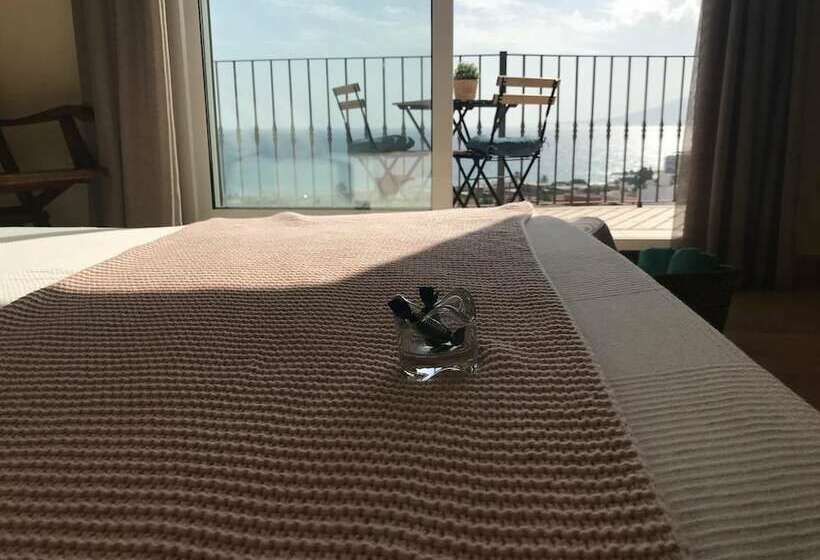 バス共有のスタンダードルーム, Rooms In Seafront Villa