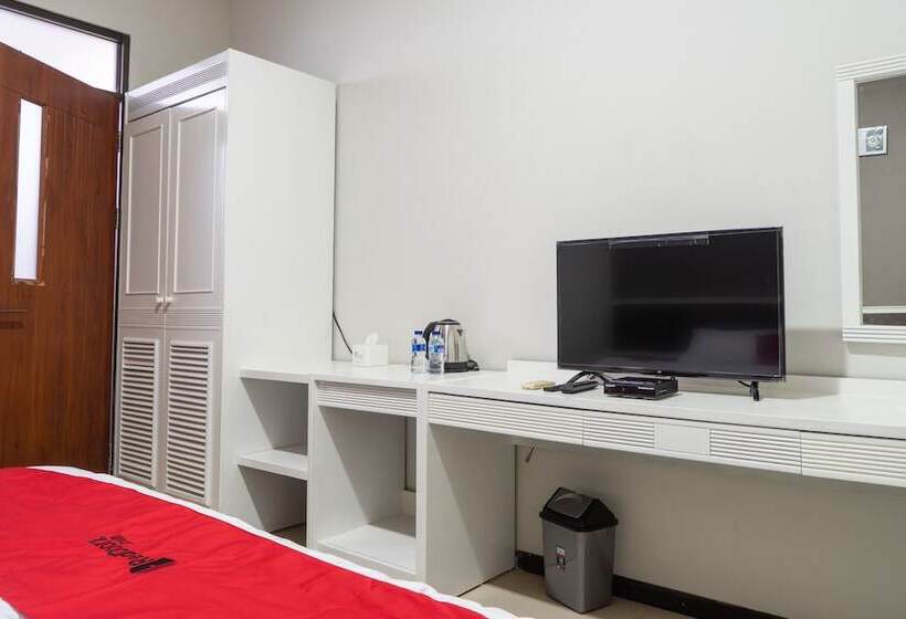 Номер Deluxe, Reddoorz Plus @ Sawah Besar