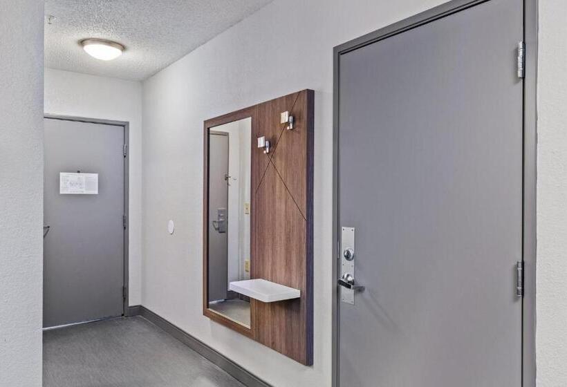 Номер Deluxe Адаптированный для Инвалидов, Holiday Inn Express New Albany, An Ihg