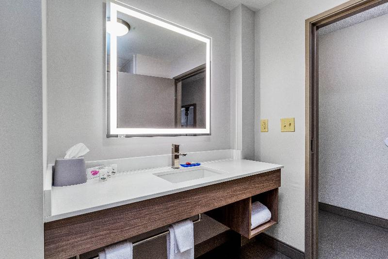 Люкс Кровать Кинг, Holiday Inn Express New Albany, An Ihg