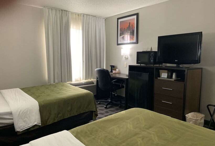 带2个双人床的标准工作室, Quality Inn