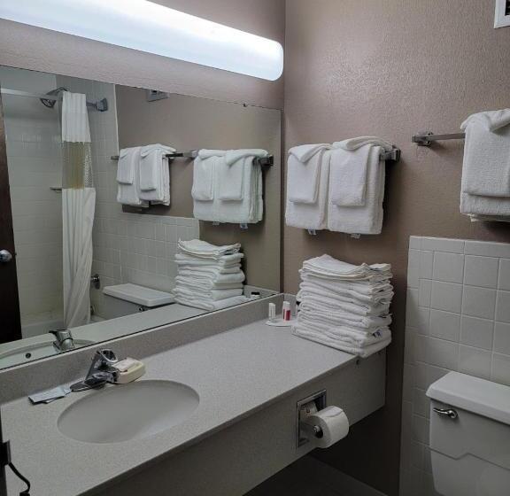 Номер Стандарт 2 Двуспальные Кровати, Ramada By Wyndham Angola/fremont Area
