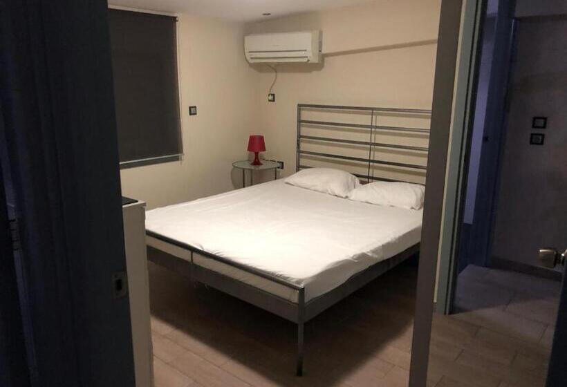 标准工作室, Roomotel Apartments