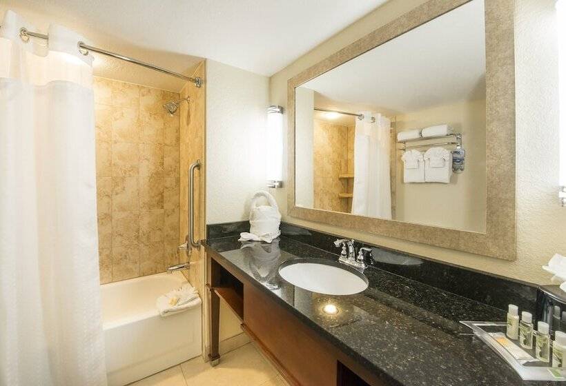 חדר פרמיום עם נוף לבריכה, Holiday Inn Resort Orlando   Lake Buena Vista, An Ihg
