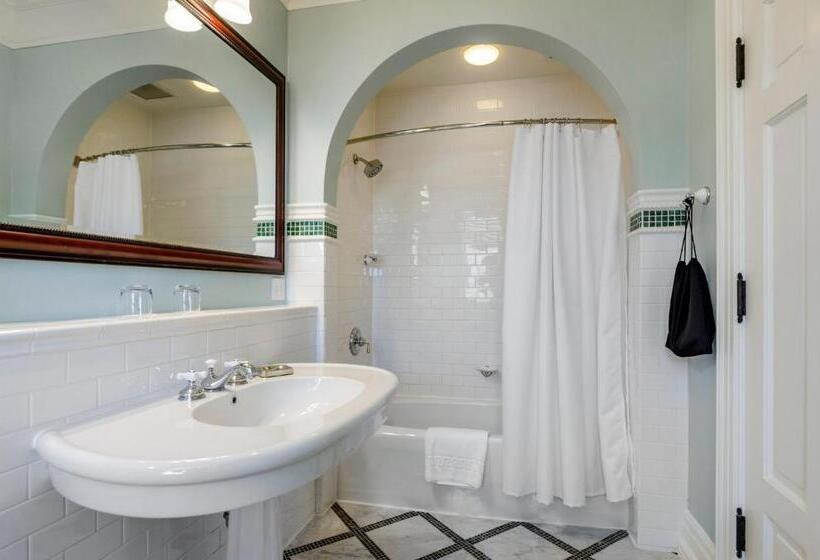 전망 디럭스룸 킹침대, The Omni Homestead Resort & Spa
