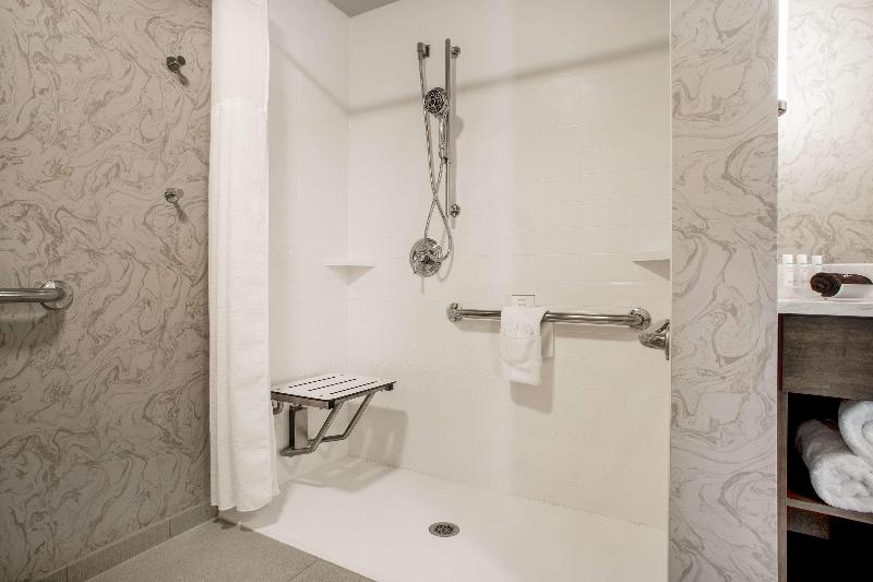 Люкс Кровать Кинг, Homewood Suites By Hilton Salina Downtown