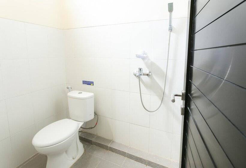 Номер Стандарт, Reddoorz Syariah Near Purwosari Train Station