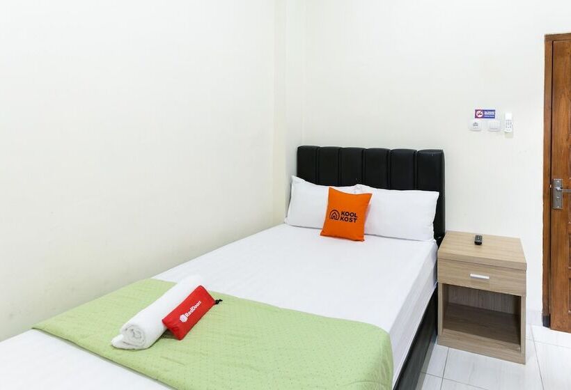 Номер Стандарт, Reddoorz Syariah Near Purwosari Train Station
