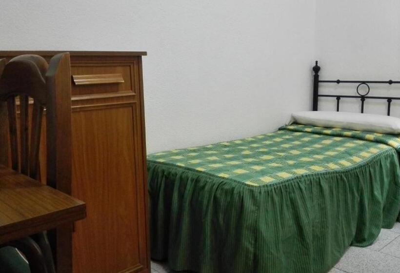 Habitación Estándar Baño Compartido, Pensión Ciudad Navarro Ramos