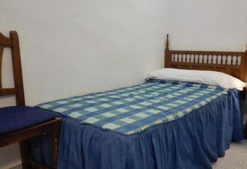 Habitación Estándar Baño Compartido, Pensión Ciudad Navarro Ramos