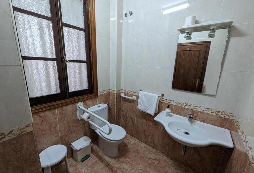 Habitación Triple Estándar, Pensión Ciudad Navarro Ramos