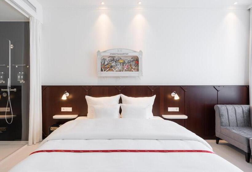 Студия Стандарт, Ruby Leni Hotel Dusseldorf