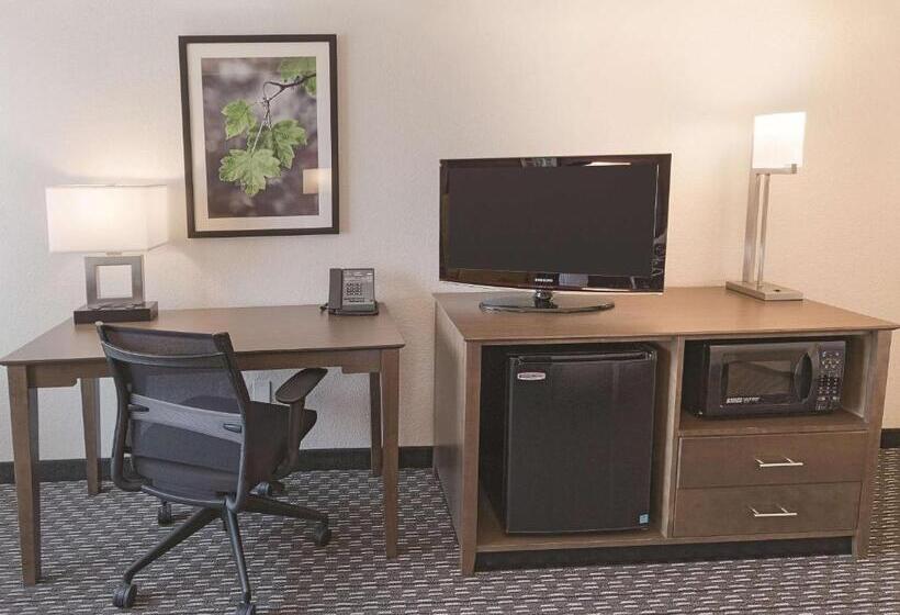 Habitació Estàndard Llit King Adaptada per a persones amb mobilitat reduïda, La Quinta By Wyndham Arlington North 6 Flags Dr