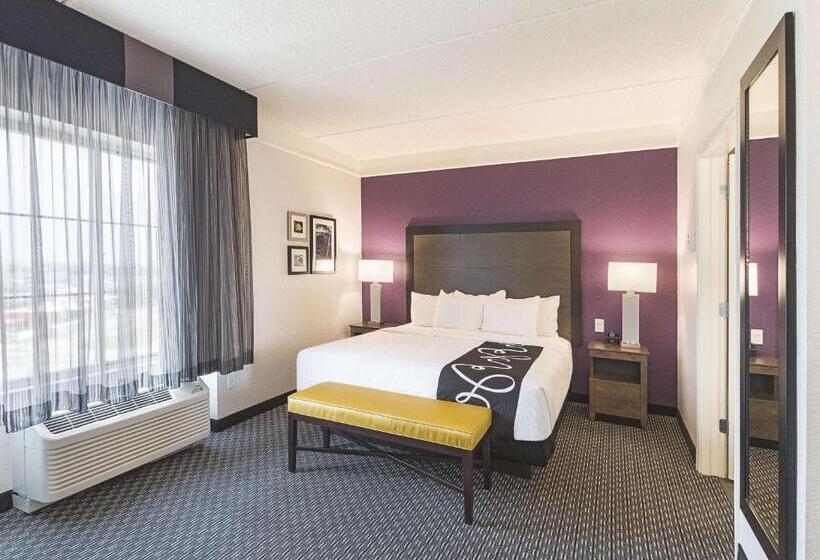 Suite Familiar, La Quinta By Wyndham Arlington North 6 Flags Dr