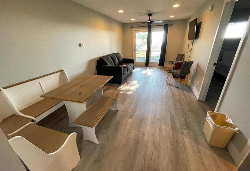 Люкс 2 Спальни, Lake Bluff Inn And Suites