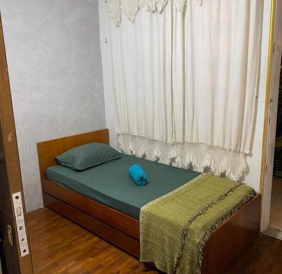 Номер Стандарт Индивидуальный с Балконом, The Place Hostel