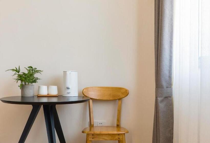 اتاق استاندارد با تخت دو نفره بزرگ, Wander Hostel
