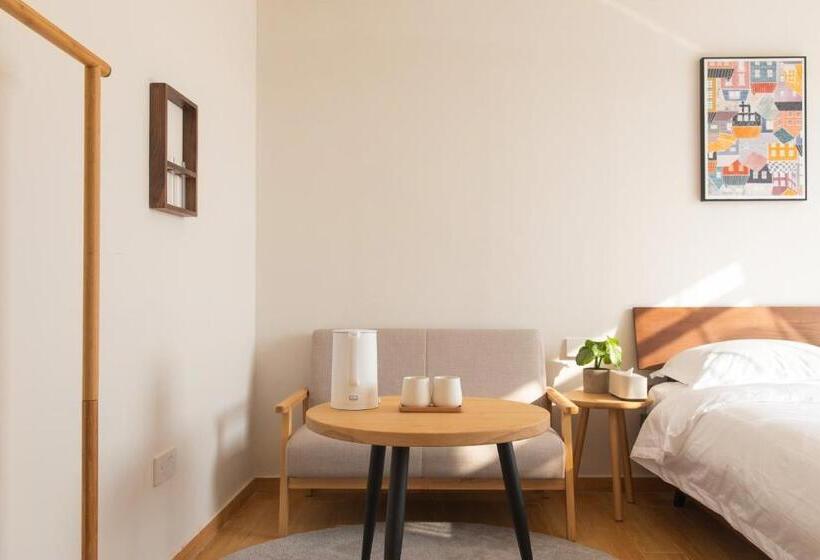 اتاق استاندارد با تخت دو نفره بزرگ, Wander Hostel