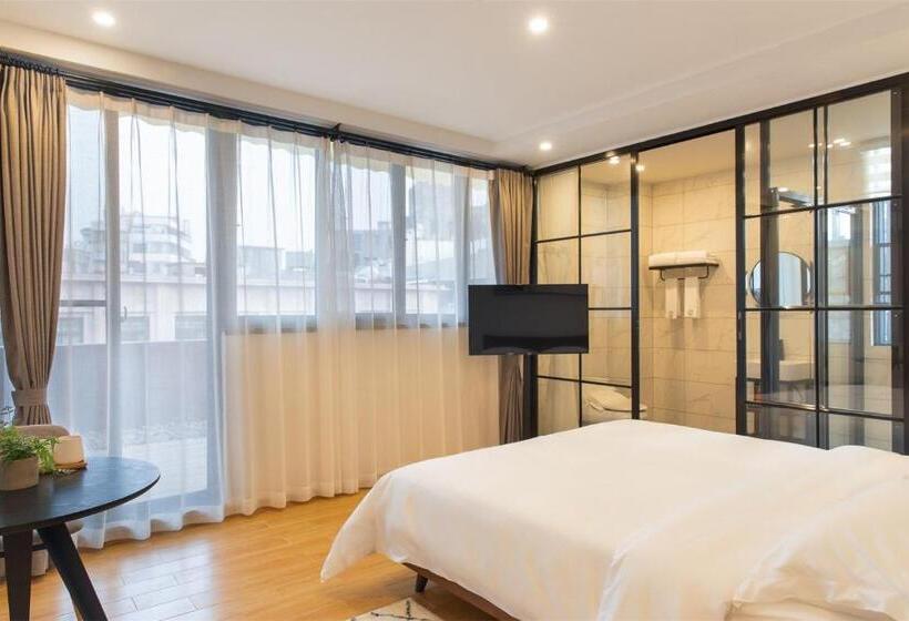 Habitación Deluxe con Balcón, Wander Hostel